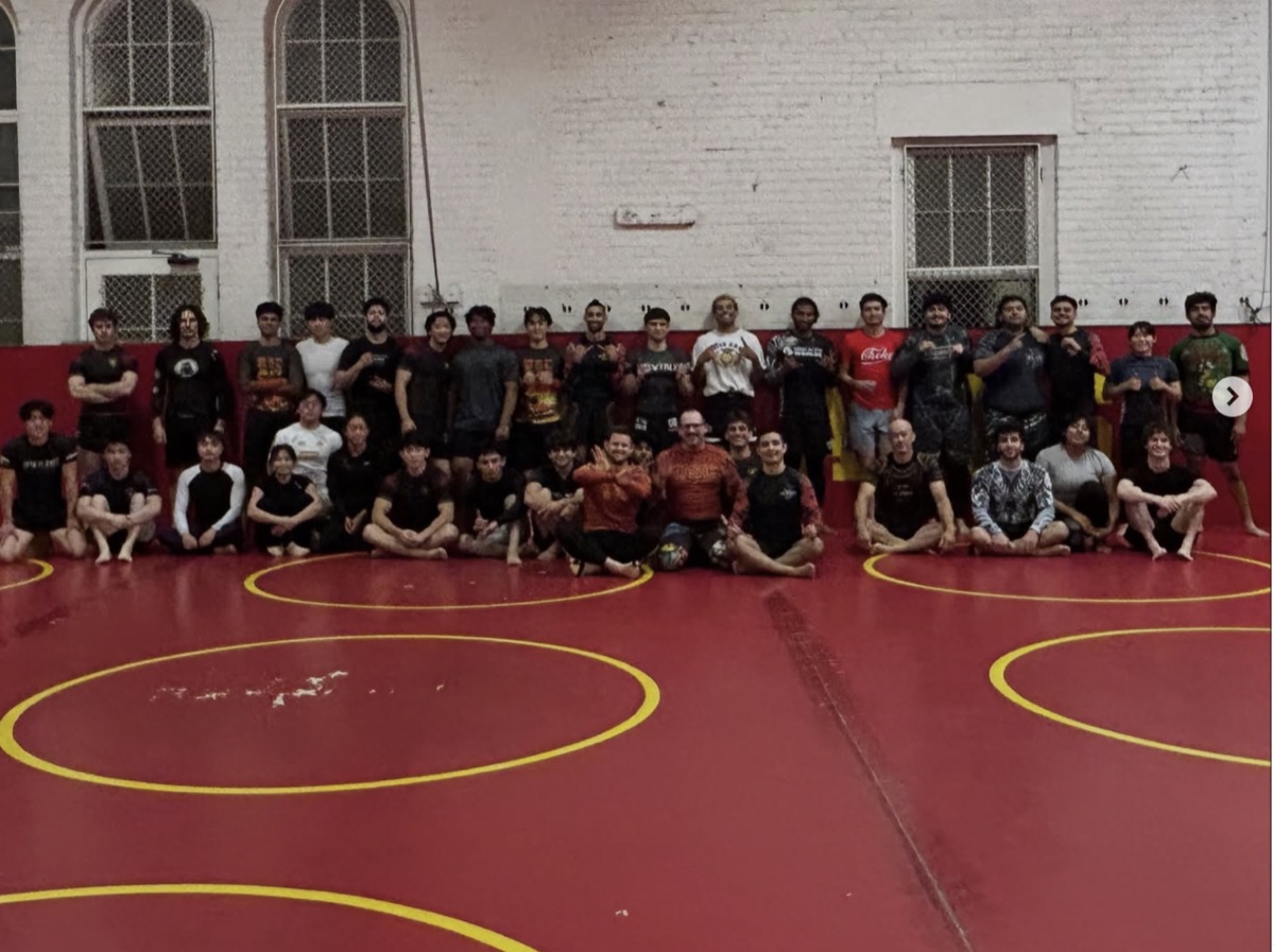Avi Cohn with the full USC BJJ team on the mats